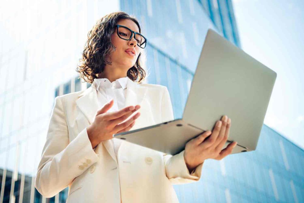 The Pros and Cons of Virtual Work in Today’s Real Estate Market